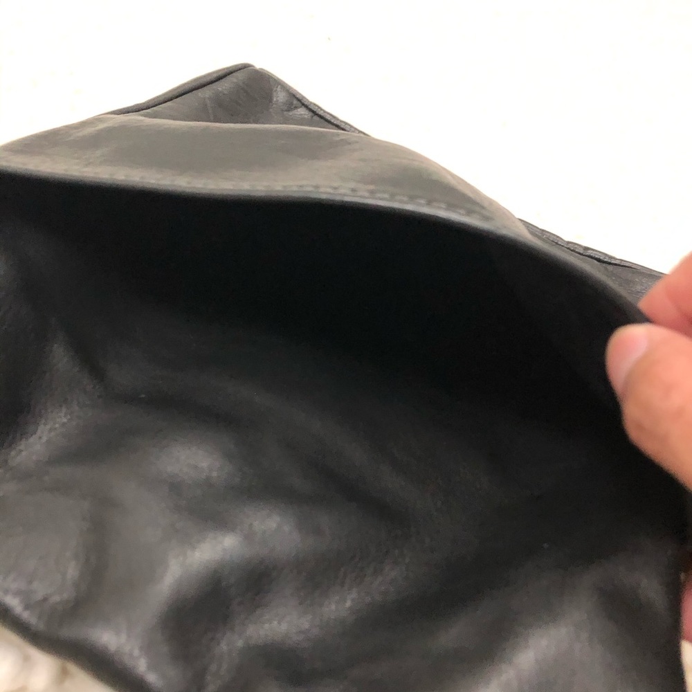 Breezy Mountain Leather Crossbody Black Bag - Picture 5 of 12